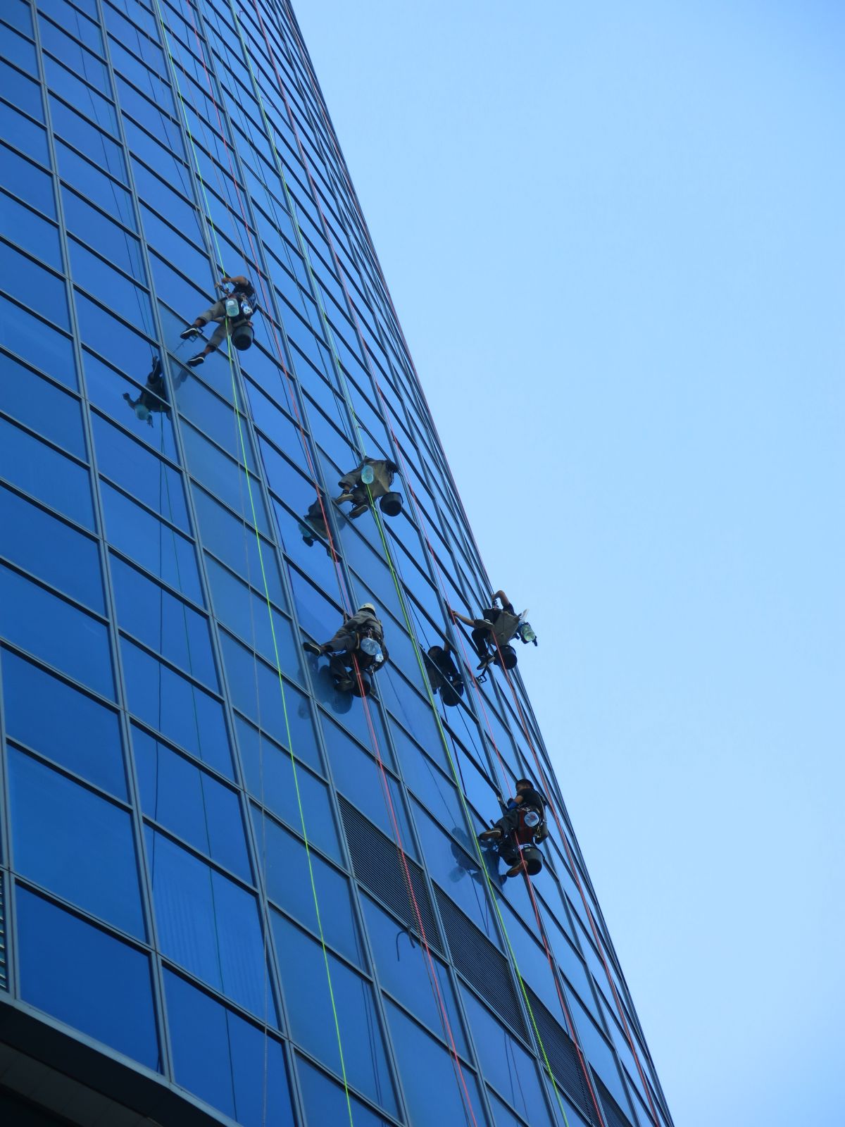 Also windowcleaners should be Schwindelfrei