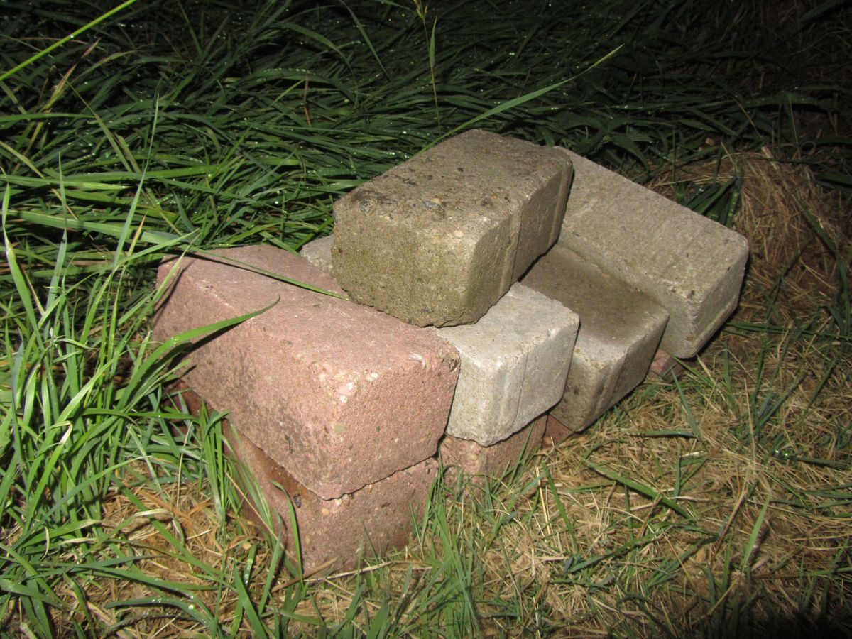 donntt just be another brick in the wall :(